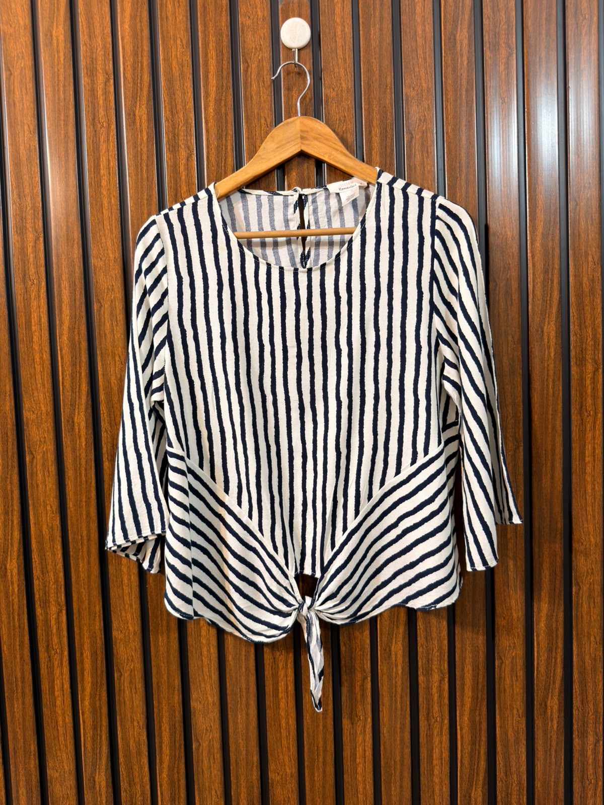 Chest 18  Length 22  Fabric Rayon Ladies Western Full Sleeve Top