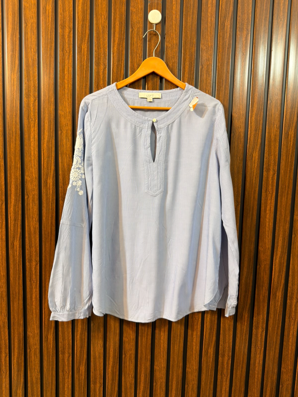 Chest 21  Length 27  Fabric Linen Branded Western Women’s Full Sleeve Top