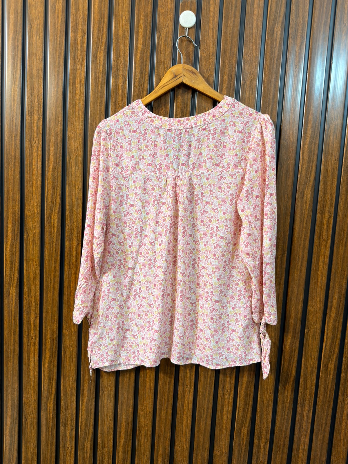 Chest 18  Length 25  Fabric Linen Ladies Branded Full Sleeve Top