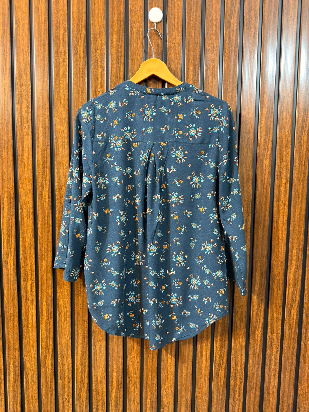 Chest 18  Length 26 to 28  Fabric Linen Ladies Western Full Sleeve Wear