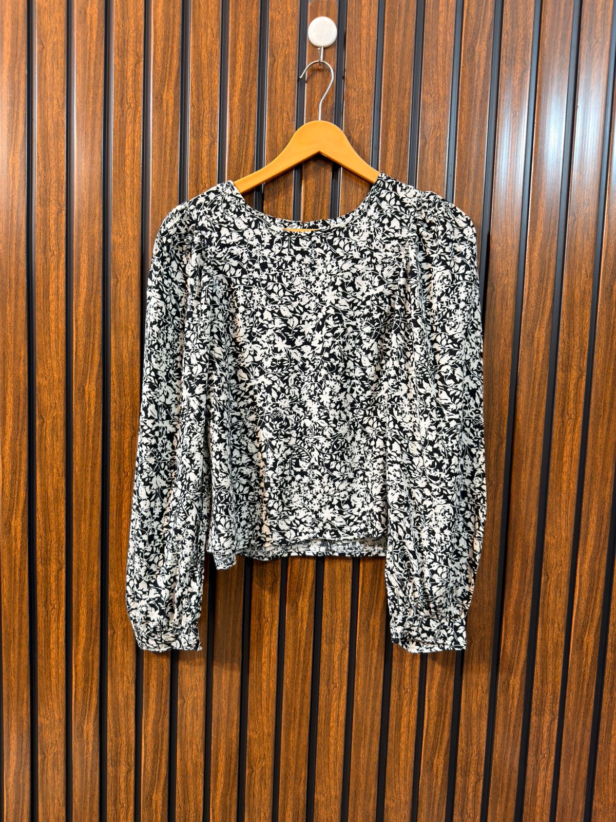 Chest 17  Length 19  Fabric Linen Western Ladies Full Sleeve Collection