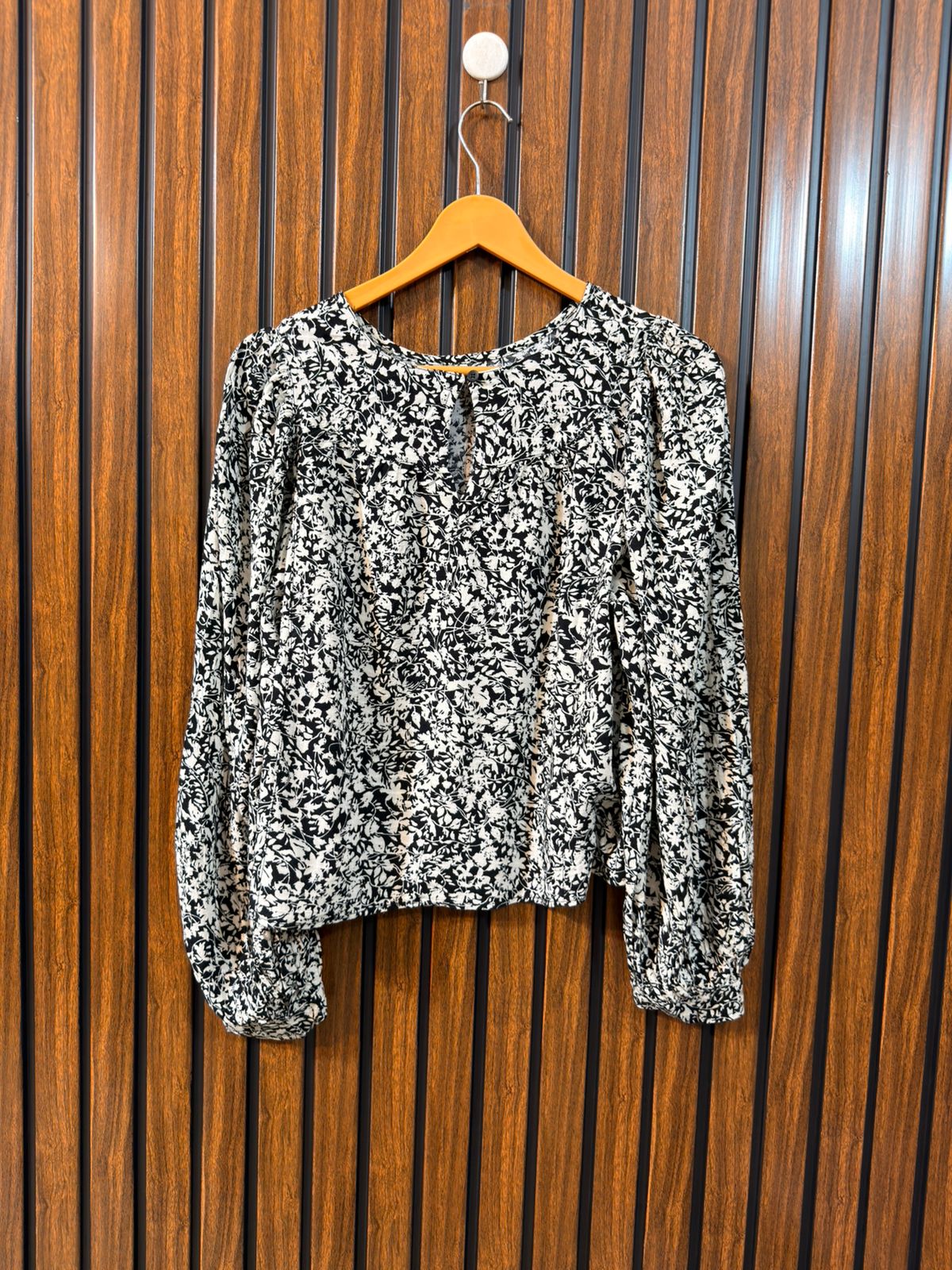 Chest 17  Length 19  Fabric Linen Western Ladies Full Sleeve Collection