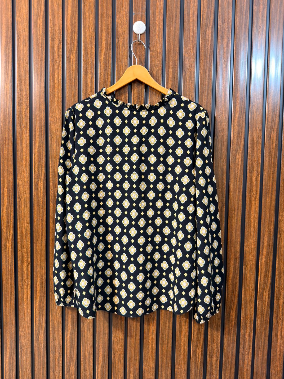 Chest 20  Length 26  Fabric Linen Branded Western Women’s Full Sleeve Wear