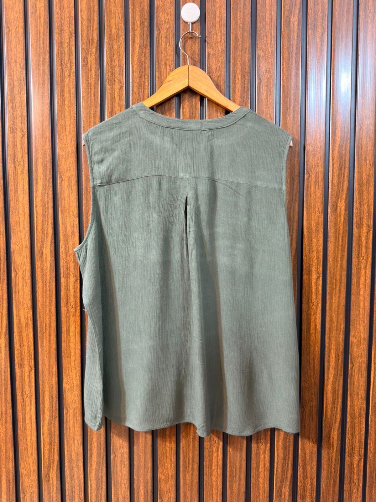 Chest 26  Length 25  Front Rayon Branded Womens Summer Sleeveless Top