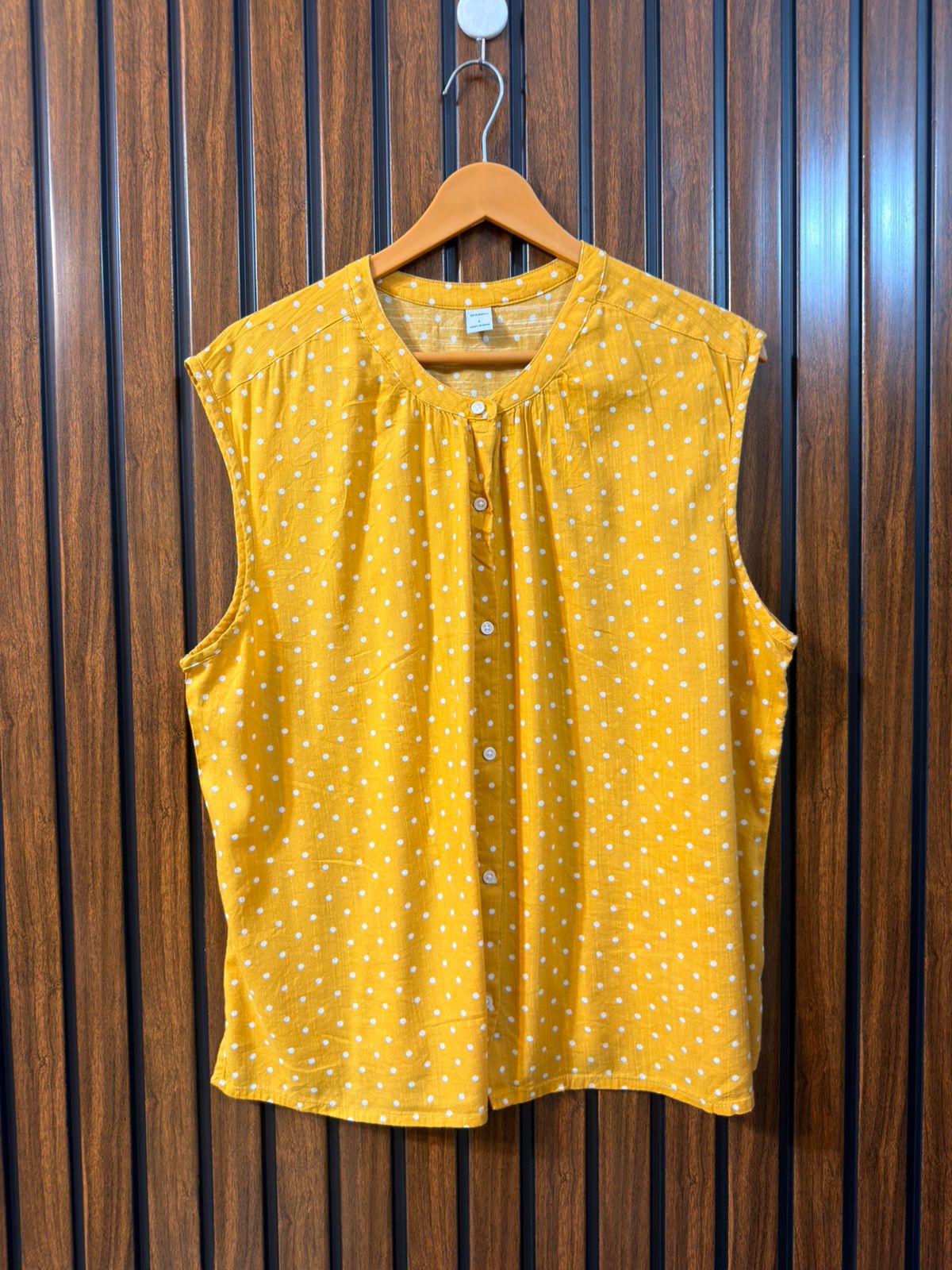 Chest 23  Length 25  Fabric Rayon Branded Ladies Sleeveless Top
