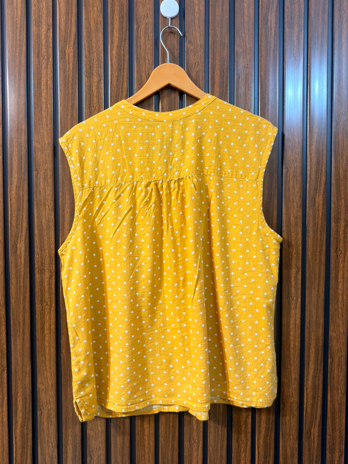 Chest 23  Length 25  Fabric Rayon Branded Ladies Sleeveless Top