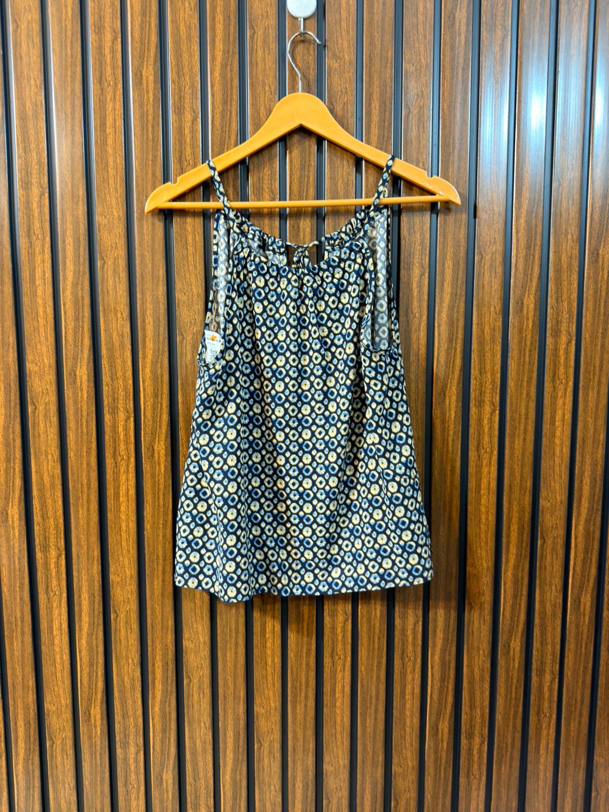 Chest 20  Length 23  Fabric Linen Branded Womens Top