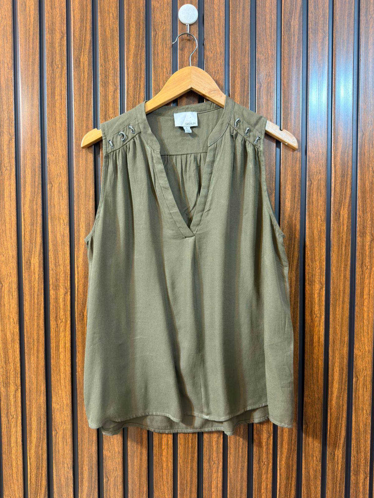 Chest 21  Length 24 to 25  Fabric Rayon Western Branded Ladies Top