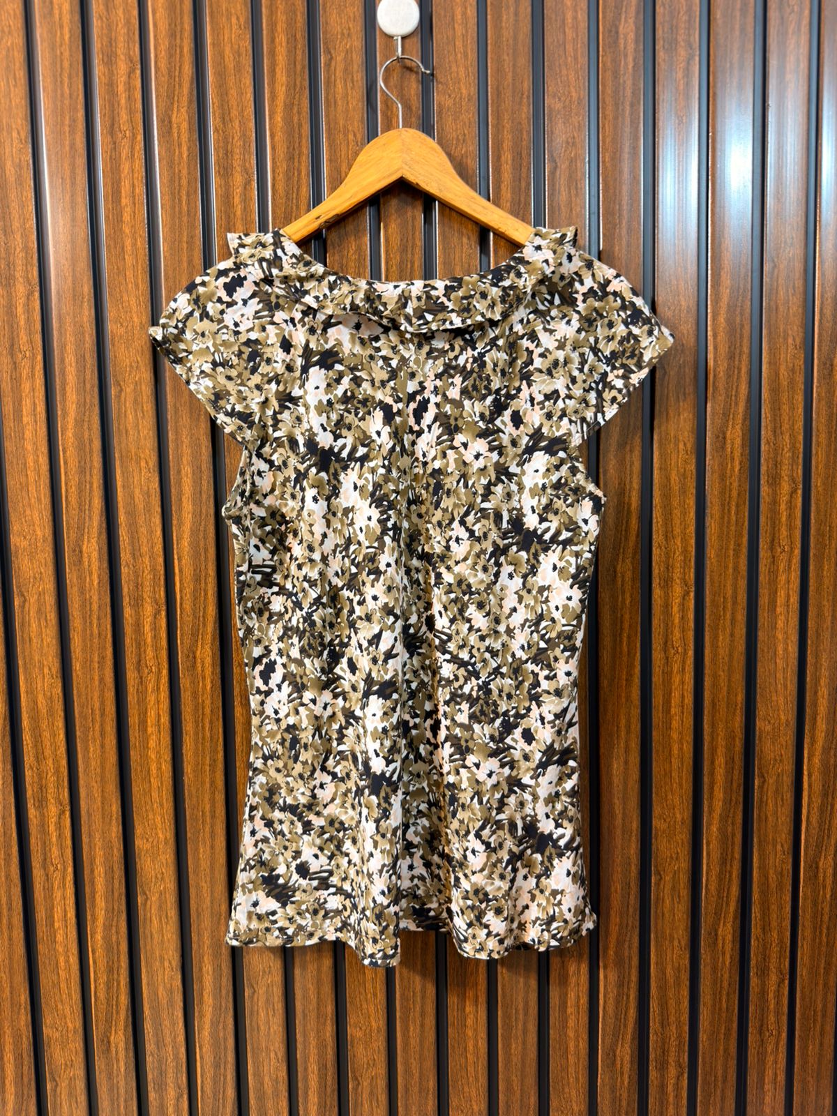Chest 20  Length 26  Front Linen Branded Womens Sleeveless Wear