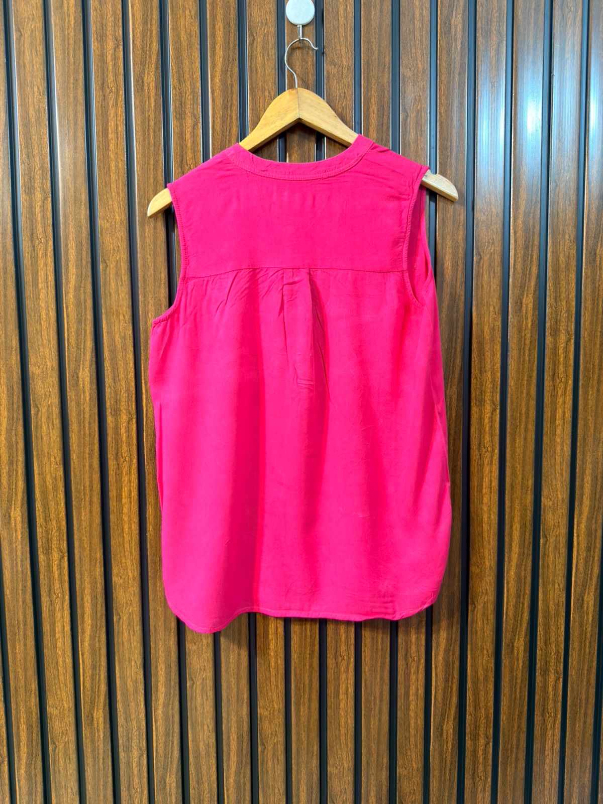 Chest 17  Length 25  Fabric Linen Western Womens Collection Top
