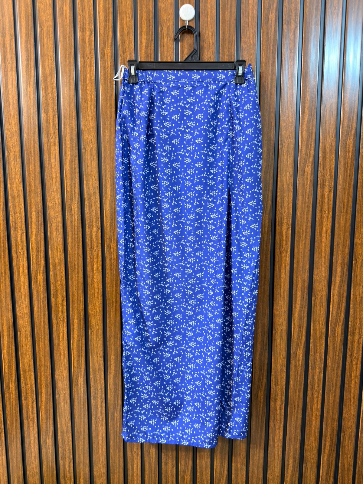Waist 28  Length 40  Fabric Silk Women Skirt