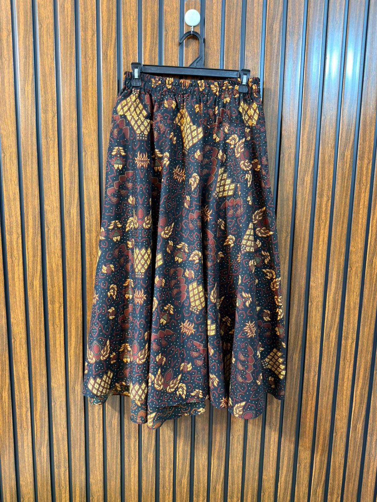 Waist 32  Length 32 to 35  Fabric Cotton Silk Western Branded Women Skirt