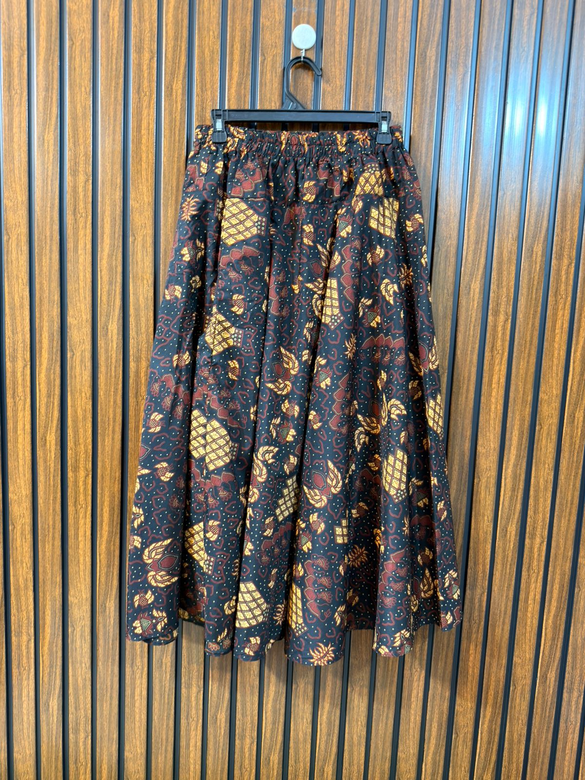 Waist 32  Length 32 to 35  Fabric Cotton Silk Western Branded Women Skirt