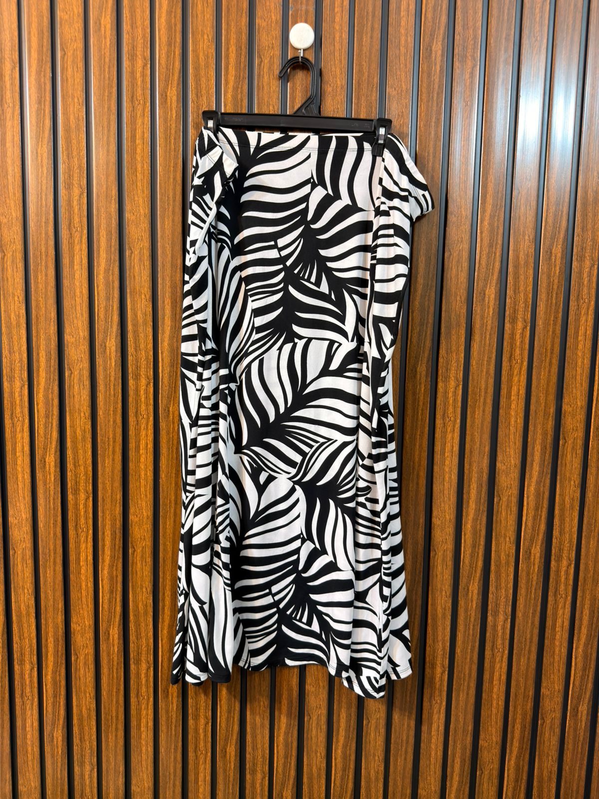 Waist 48  Length 35  Fabric Silk Jersey Western Branded Ladies Skirt