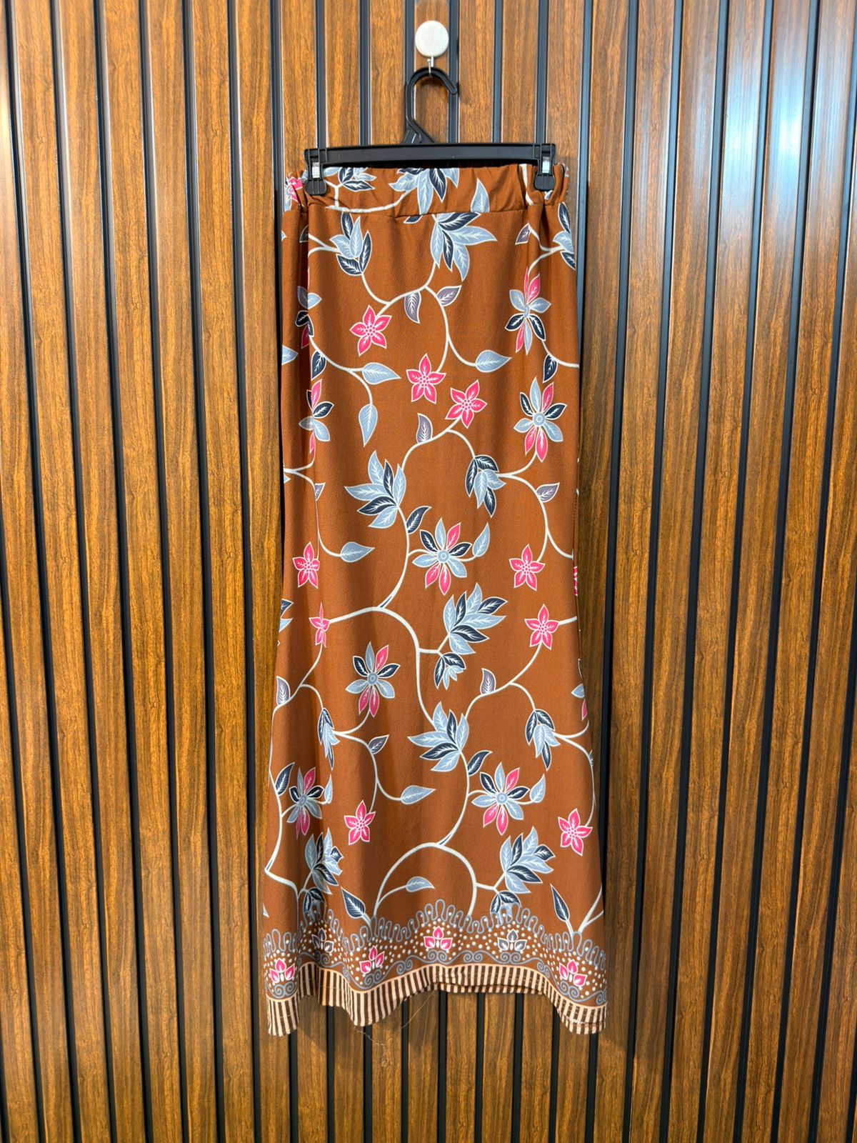 Waist 32  Length 41  Fabric Rayon Western Women Wear Skirt