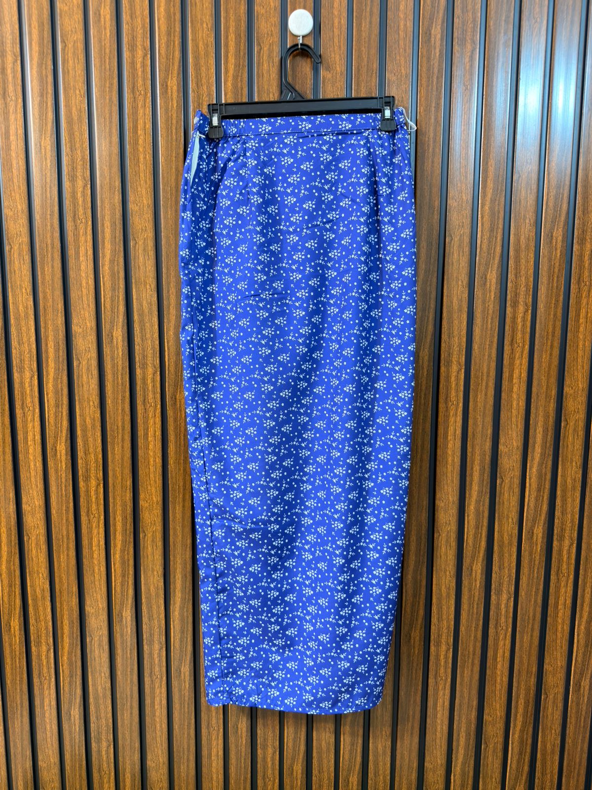 Waist 28  Length 40  Fabric Silk Women Skirt