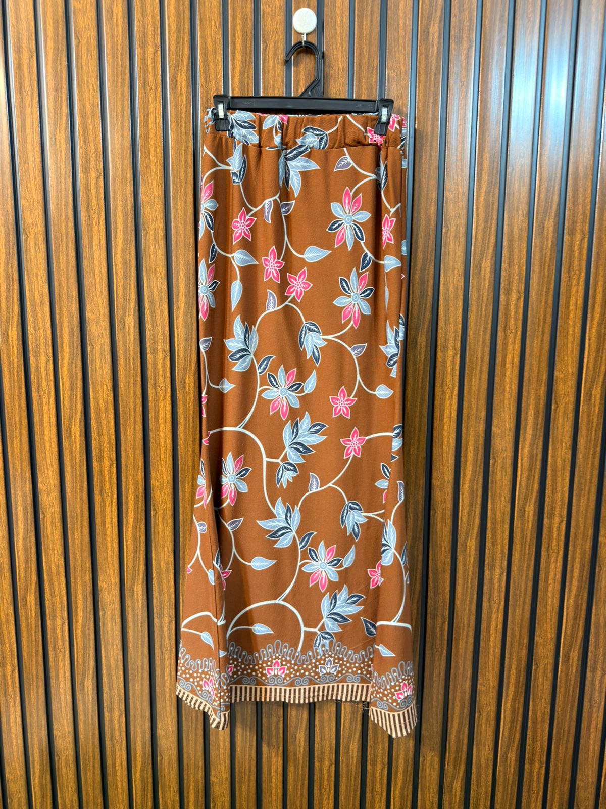 Waist 32  Length 41  Fabric Rayon Western Women Wear Skirt