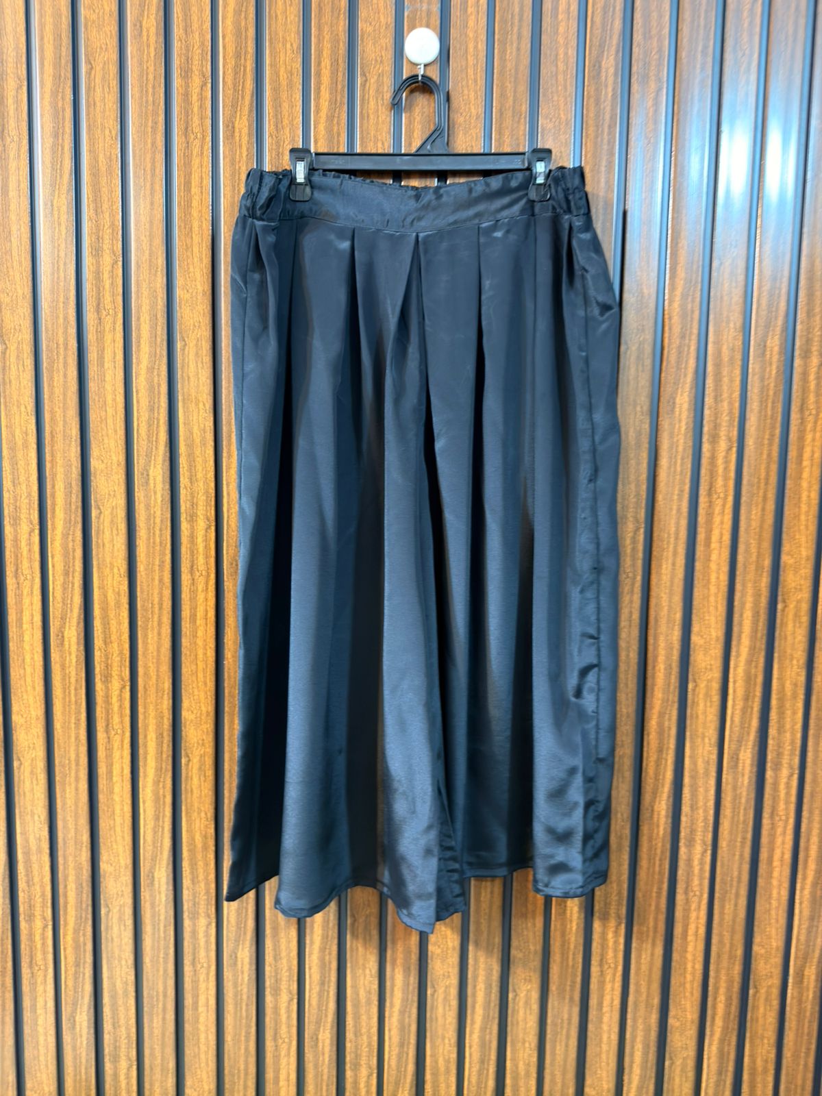 Waist 38  Length 33  Fabric Silk Branded Trouser For Womens