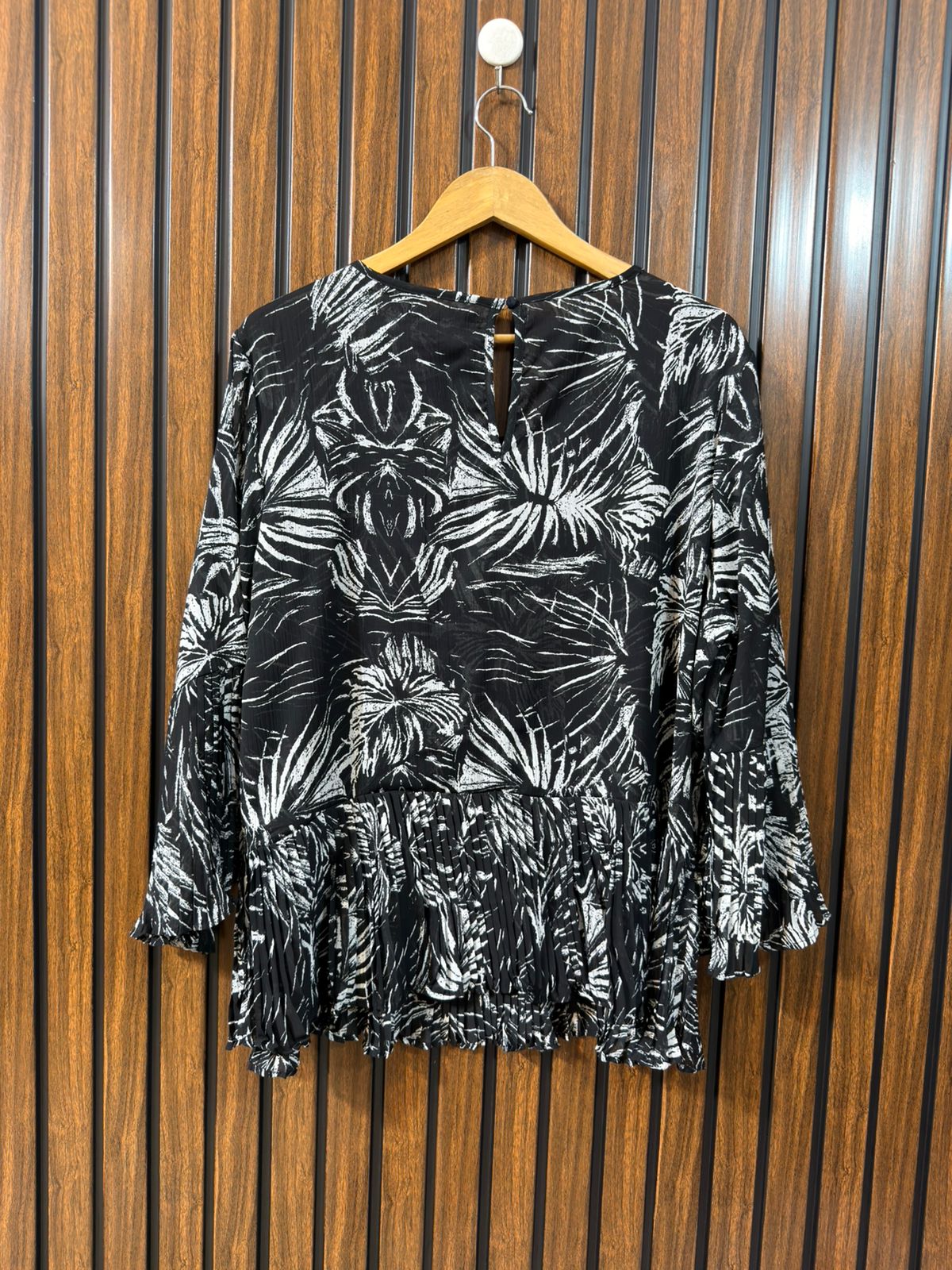 Chest 22  Length 27  Fabric Chiffon Western Branded Women’s Full Sleeve Top Fashion Wear