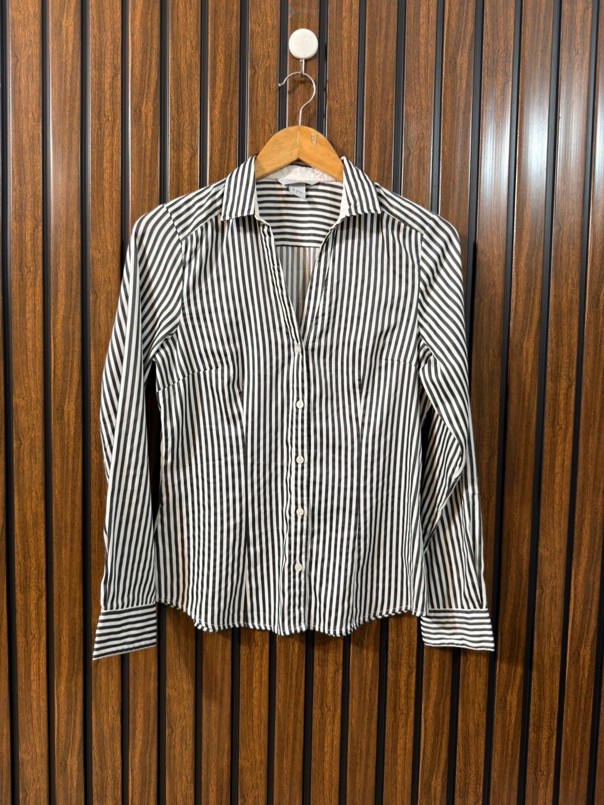 Chest 17  Length 23.5  Fabric Silk Western Branded Women’s Full Sleeve Top New Arrival