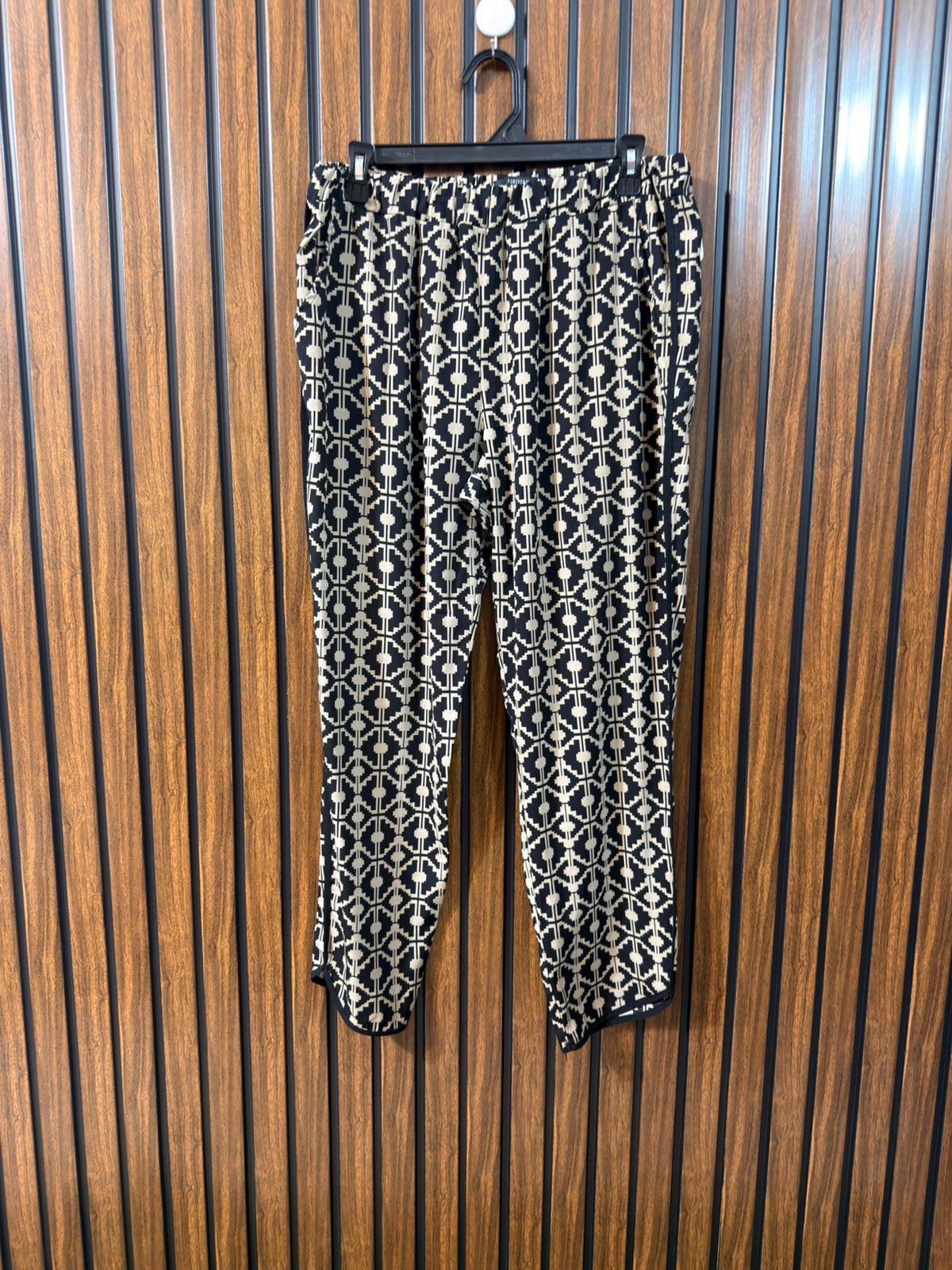 Waist 40  Length 37  Fabric Silk Women’s Elegant Trouser
