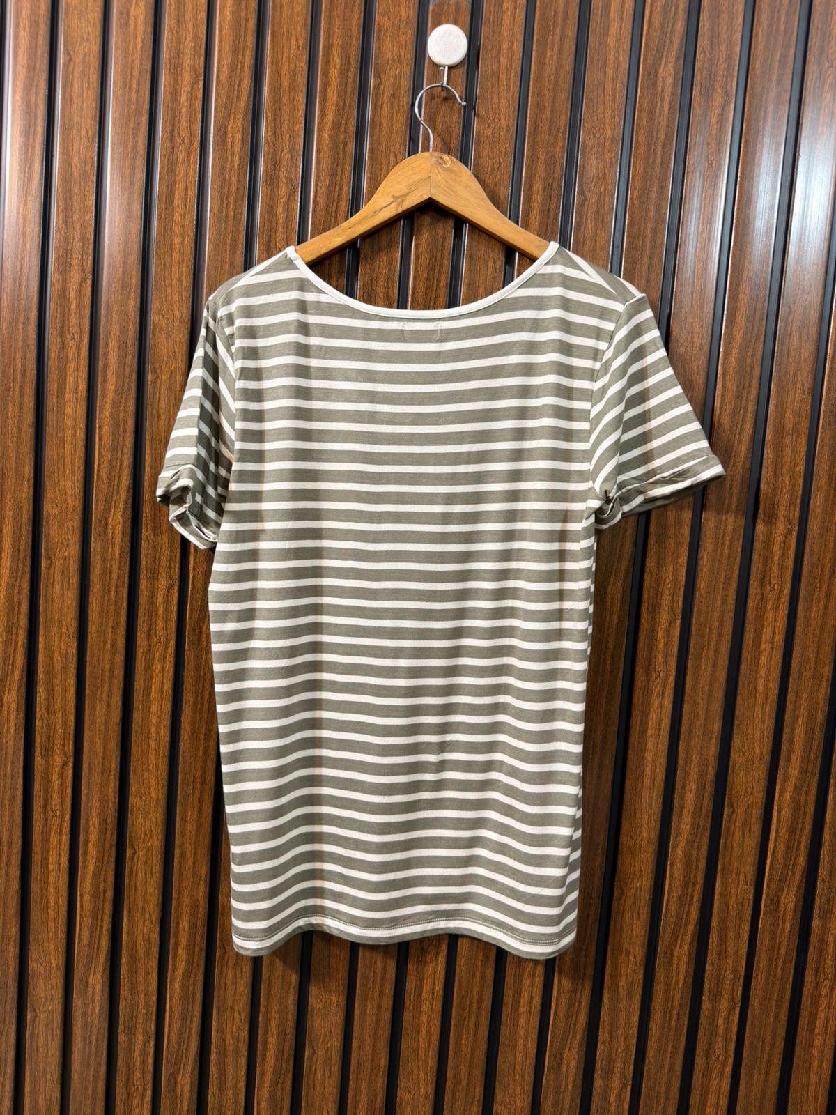 Chest 24   Length 27 Branded Womens T Shirt