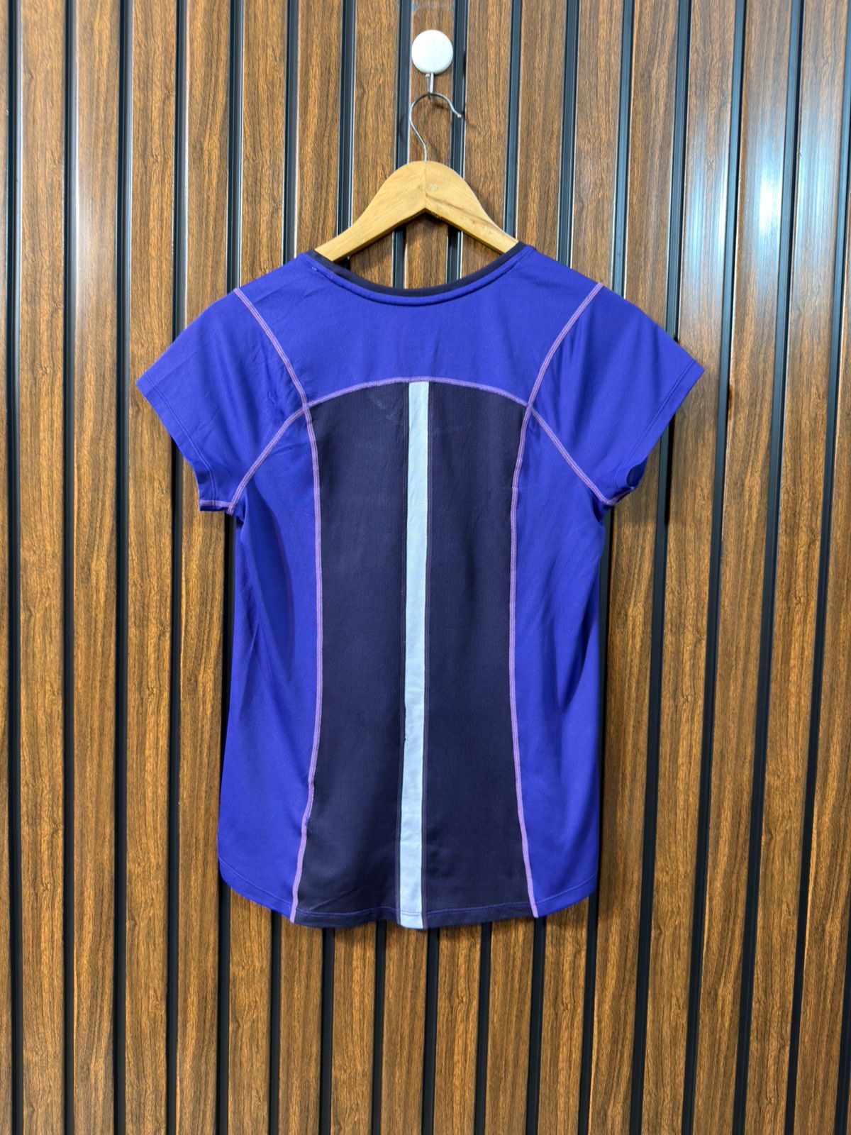 Chest 20   Length 24 Womens Branded T Shirt