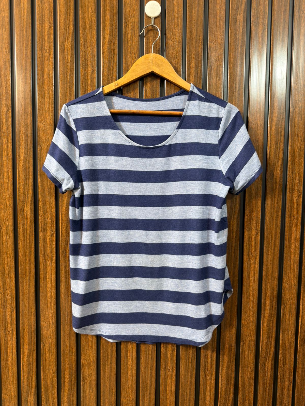 Chest 21   Length 25 to 27 Womens Modern T Shirt