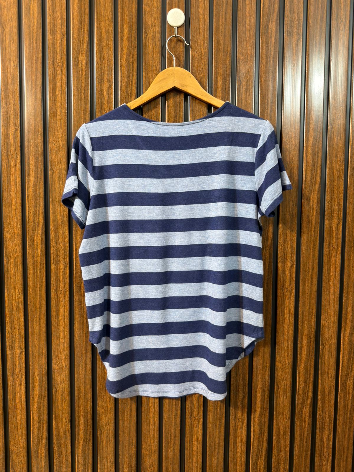 Chest 21   Length 25 to 27 Womens Modern T Shirt