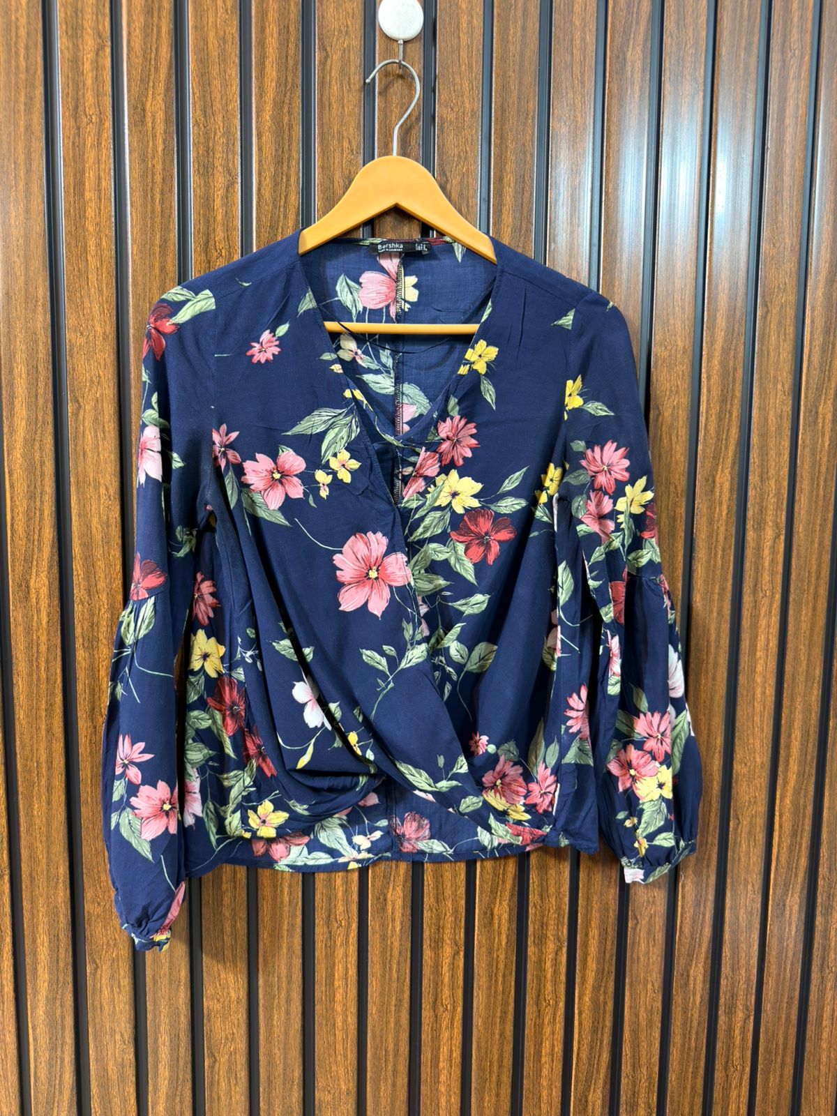 Chest 18  Lenght 20 to 22  Fabric Linen Women’s Full Sleeve Branded Top