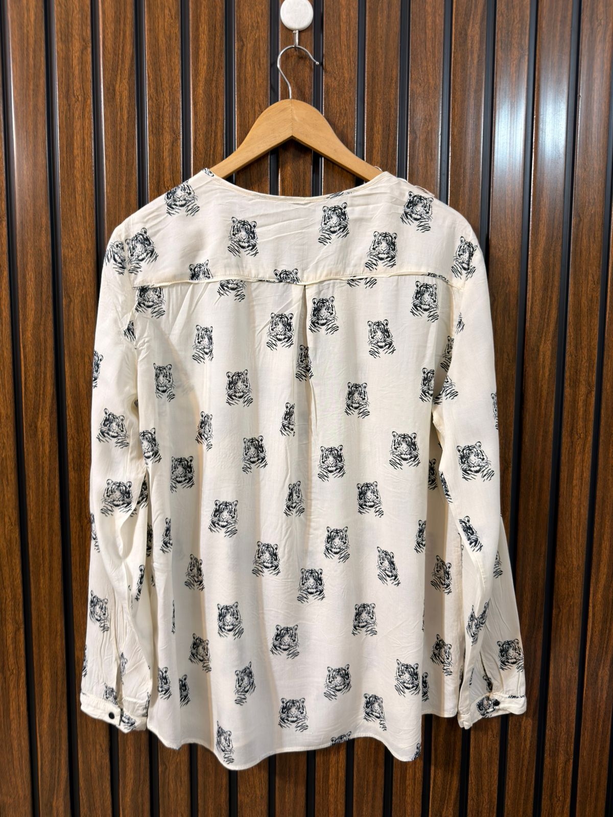 Chest 22  Lenght 28  Fabric linen Western Ladies Branded Full Sleeve Wear