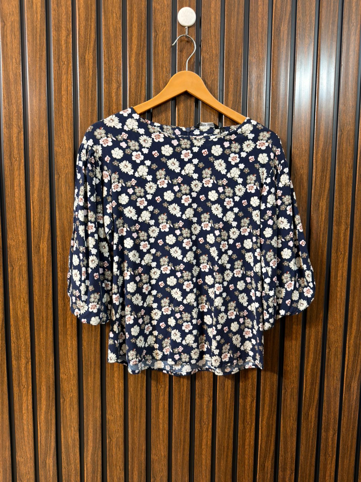 Chest 17  Lenght 23  Fabric Linen Branded Ladies Western Full Sleeve Top