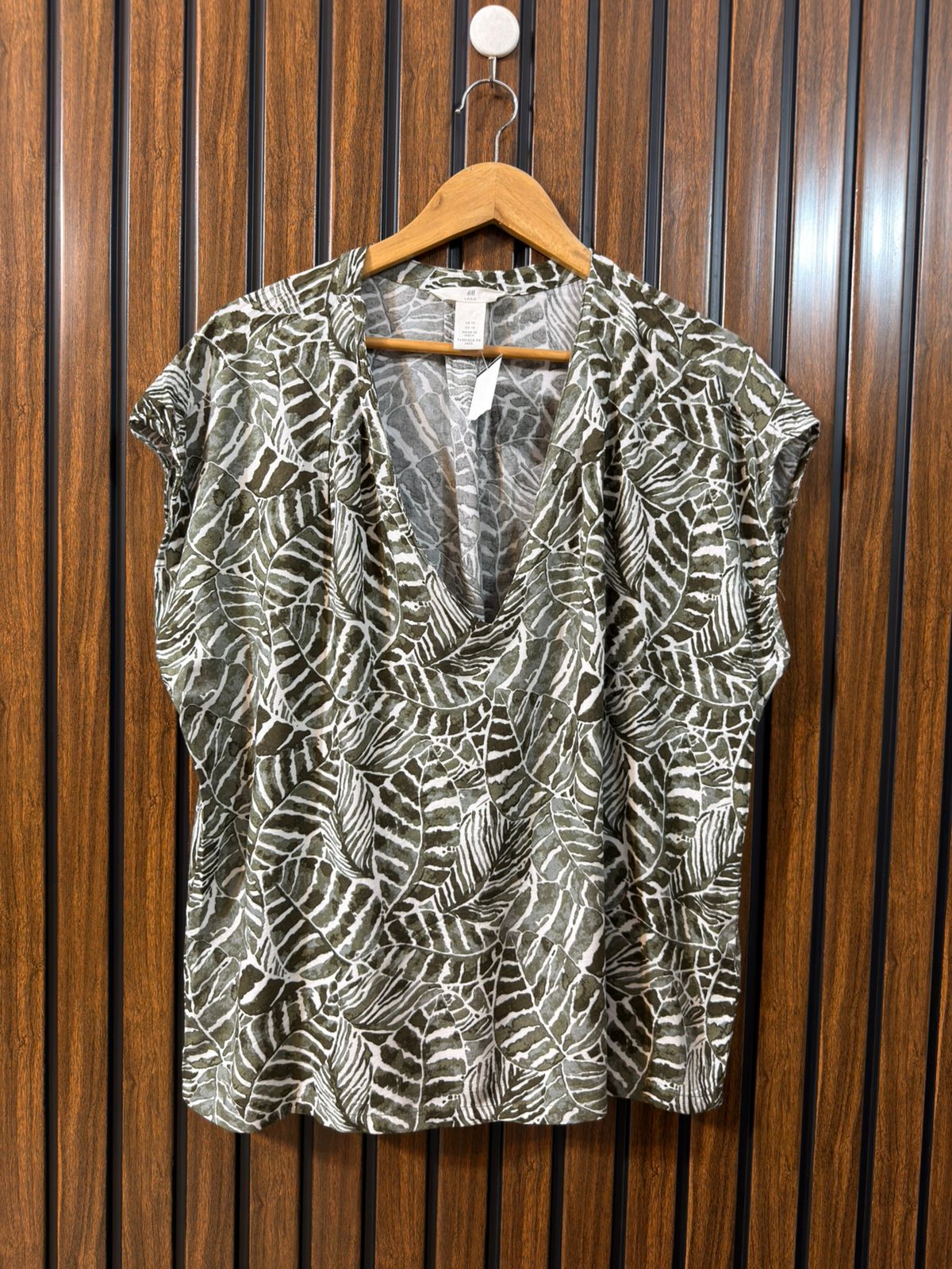 Chest medium  Baggy Style  Lenght 26  Fabric Linen Women's Elegant Half Sleeve Top