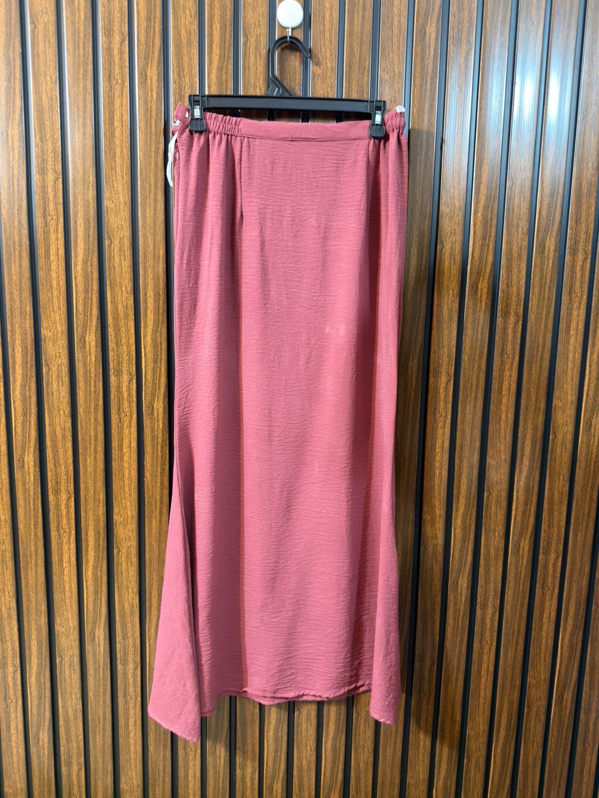 Waist 32  Length 38  Fabric Rayon Women’s Modern Skirt