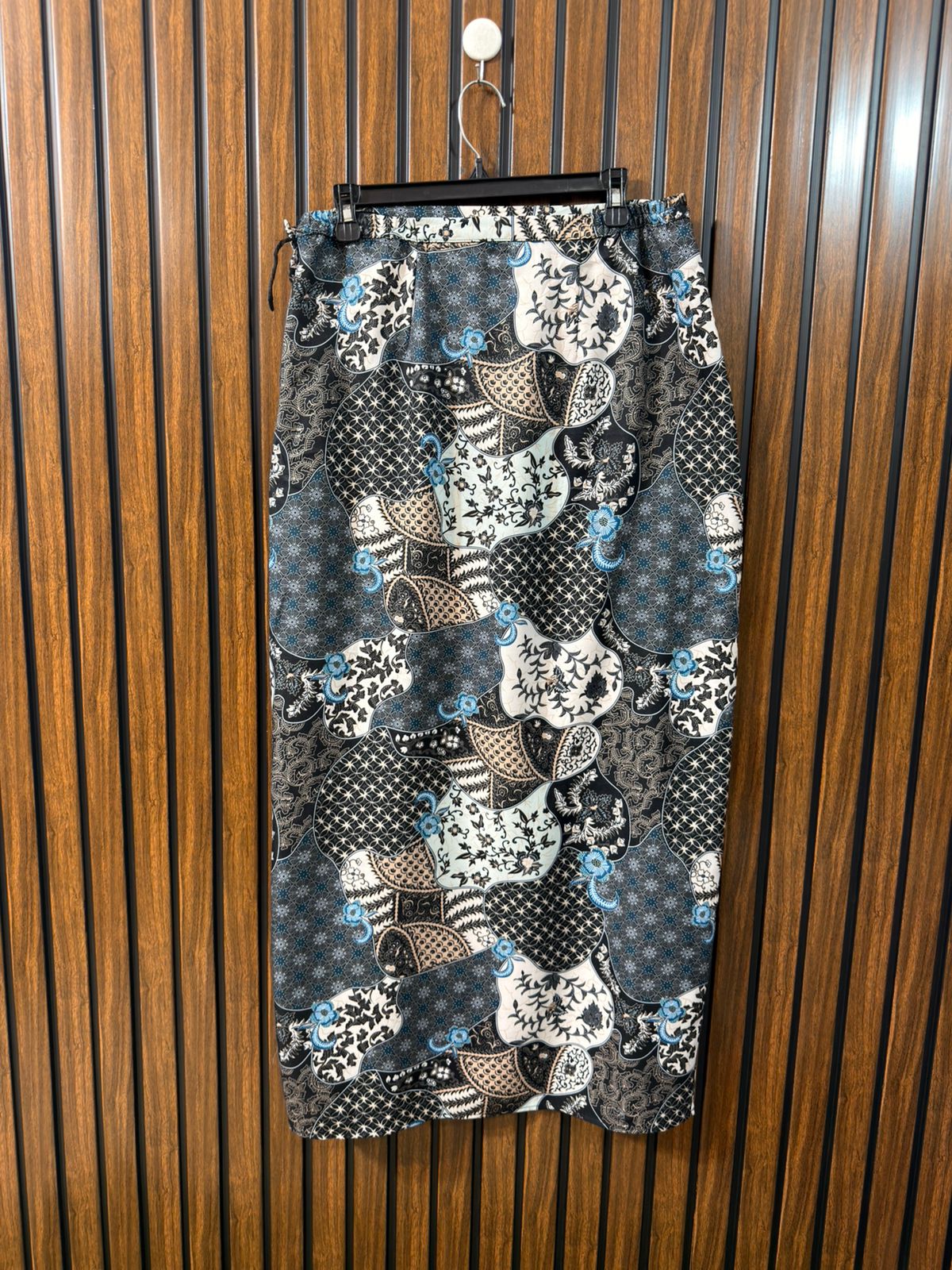 Waist 34  Length 41  Fabric Rayon Women’s Branded Wear Skirt