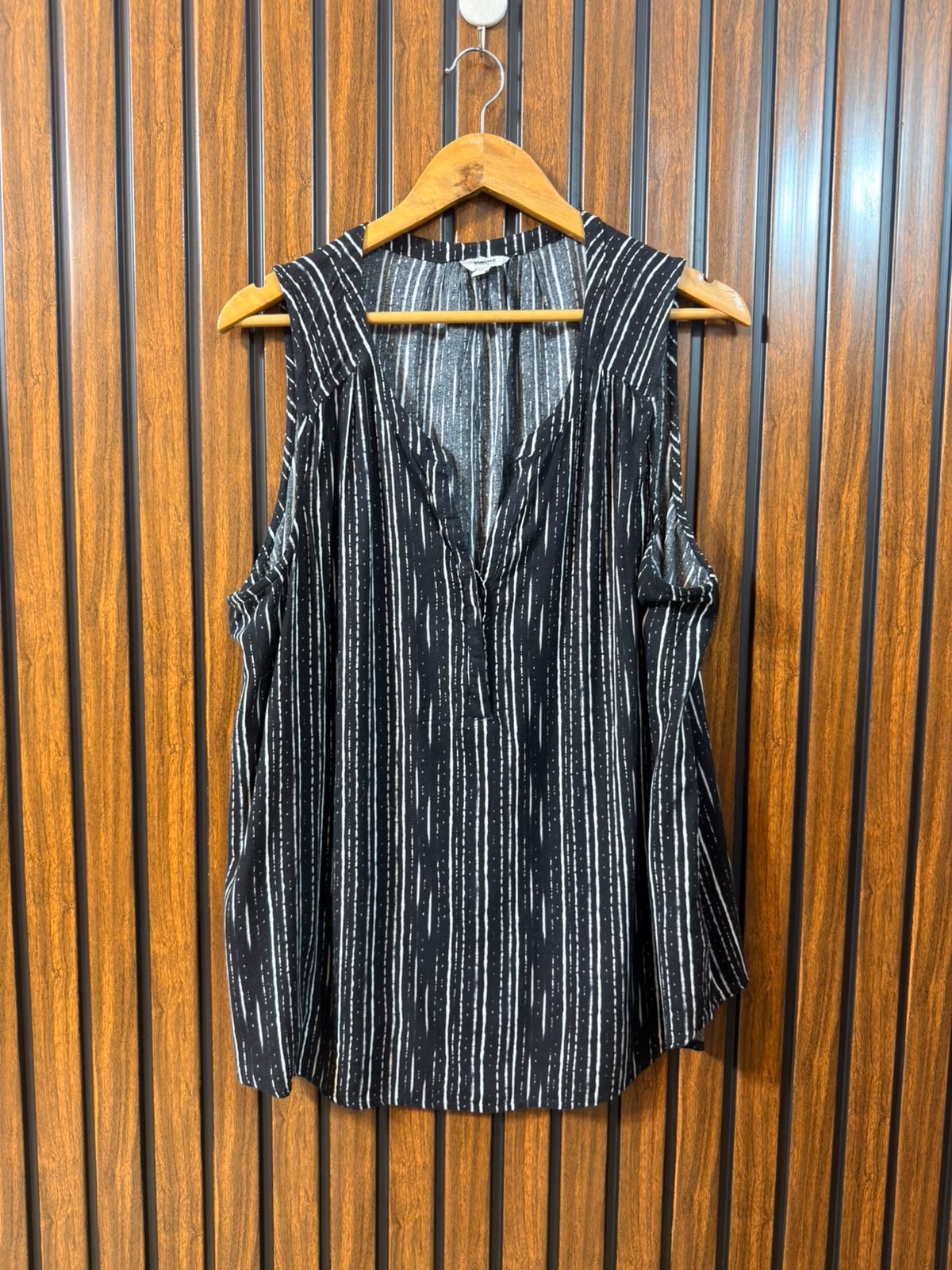 Chest 25  Lenght 28  Fabric Linen Women's Sleeveless Top Online