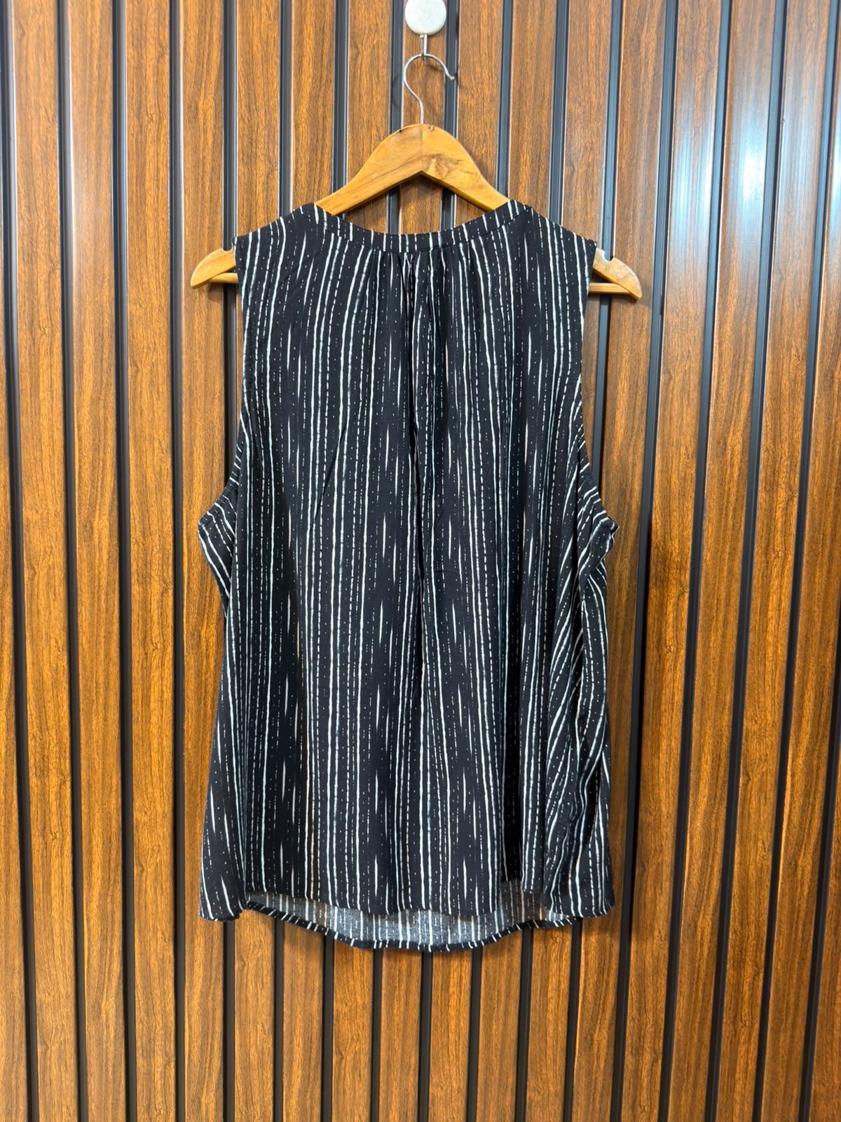 Chest 25  Lenght 28  Fabric Linen Women's Sleeveless Top Online