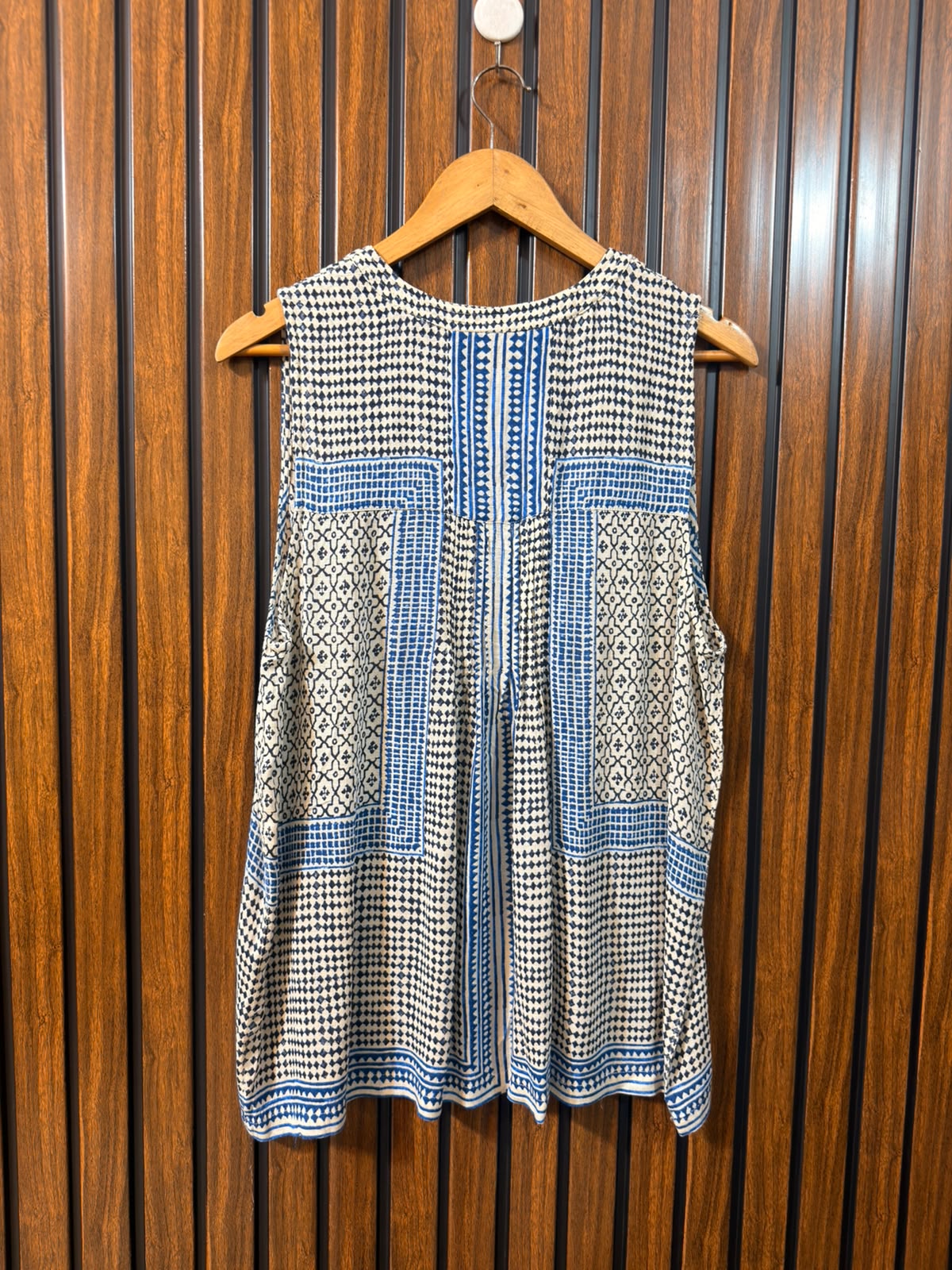 Chest 21  Lenght 27  Fabric Rayon Women's Summer Sleeveless Top Collection
