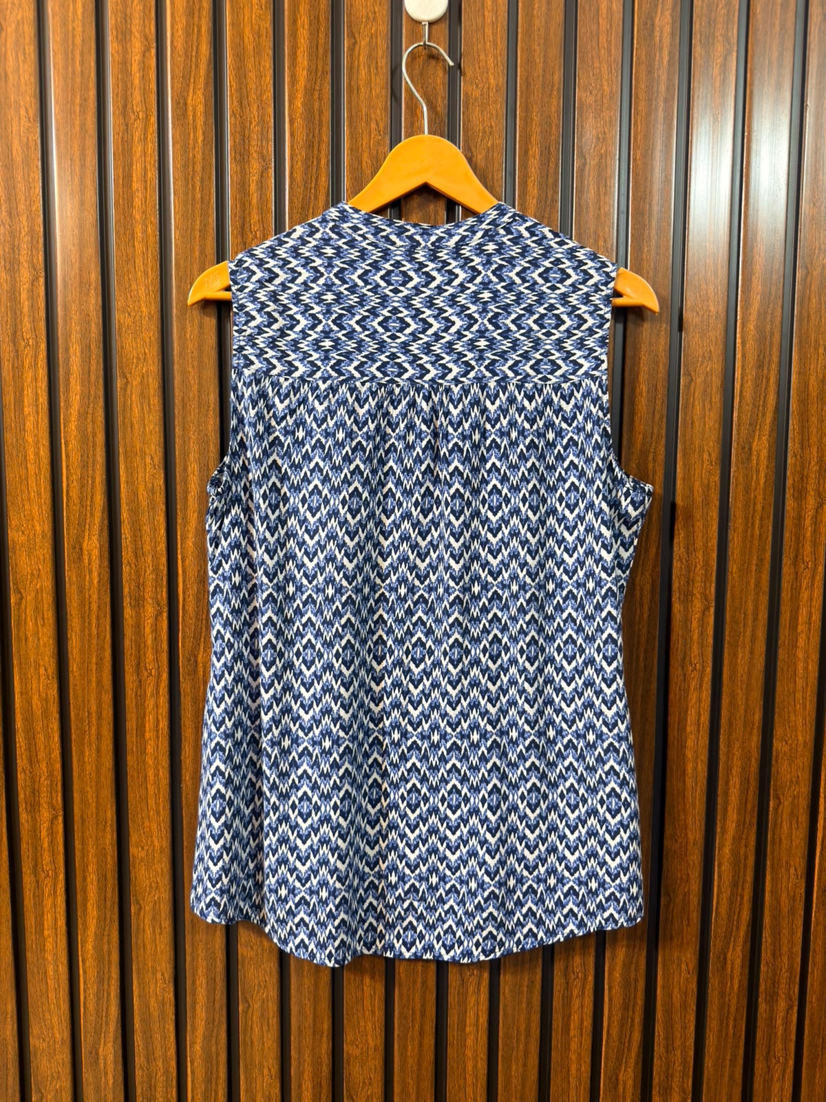 Chest 20  Lenght 27 T0 28  Fabric Linen Women's Sleeveless Top Collection