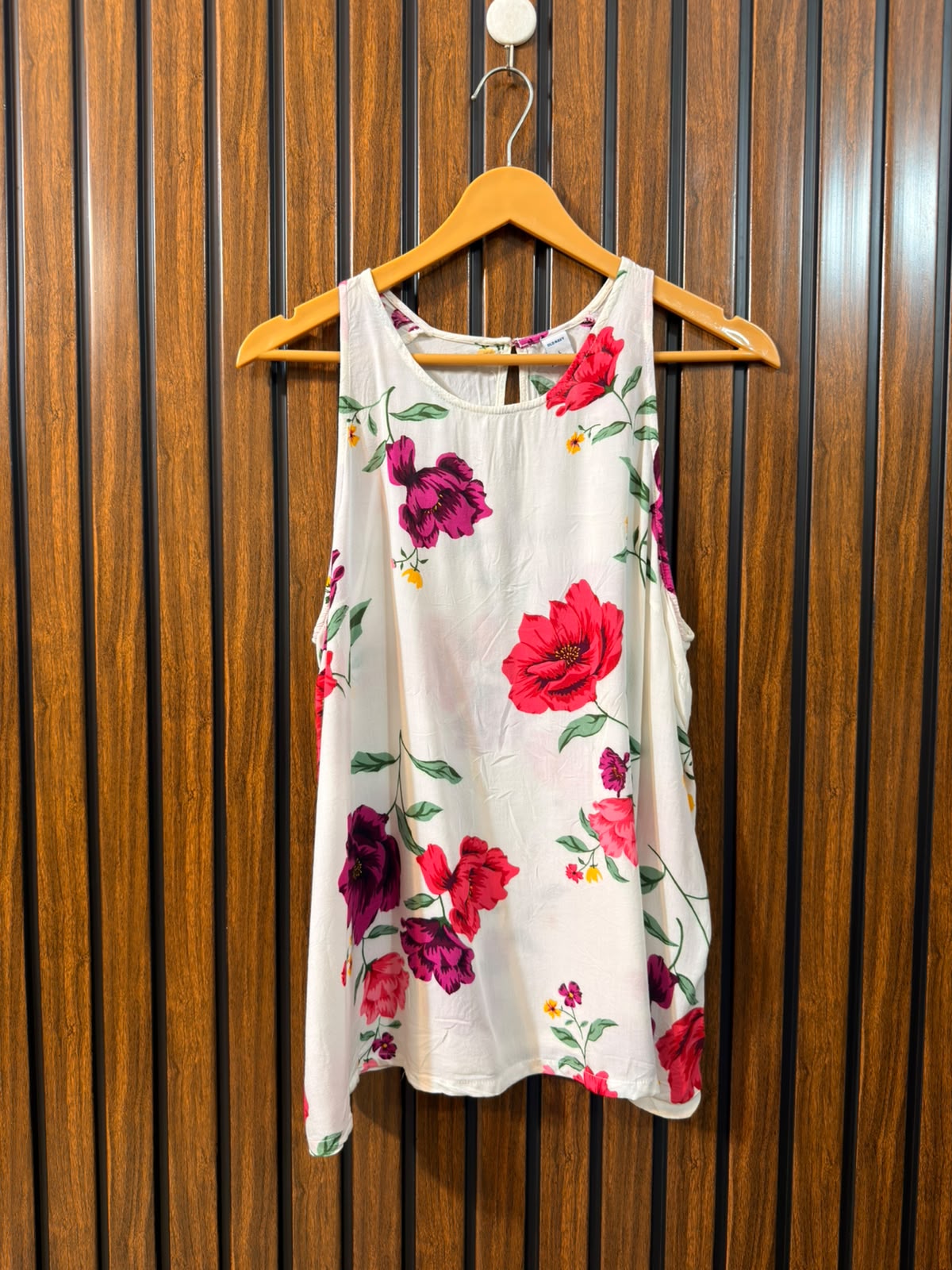 Chest 21  Lenght 26  Fabric linen Western Women's Branded Top