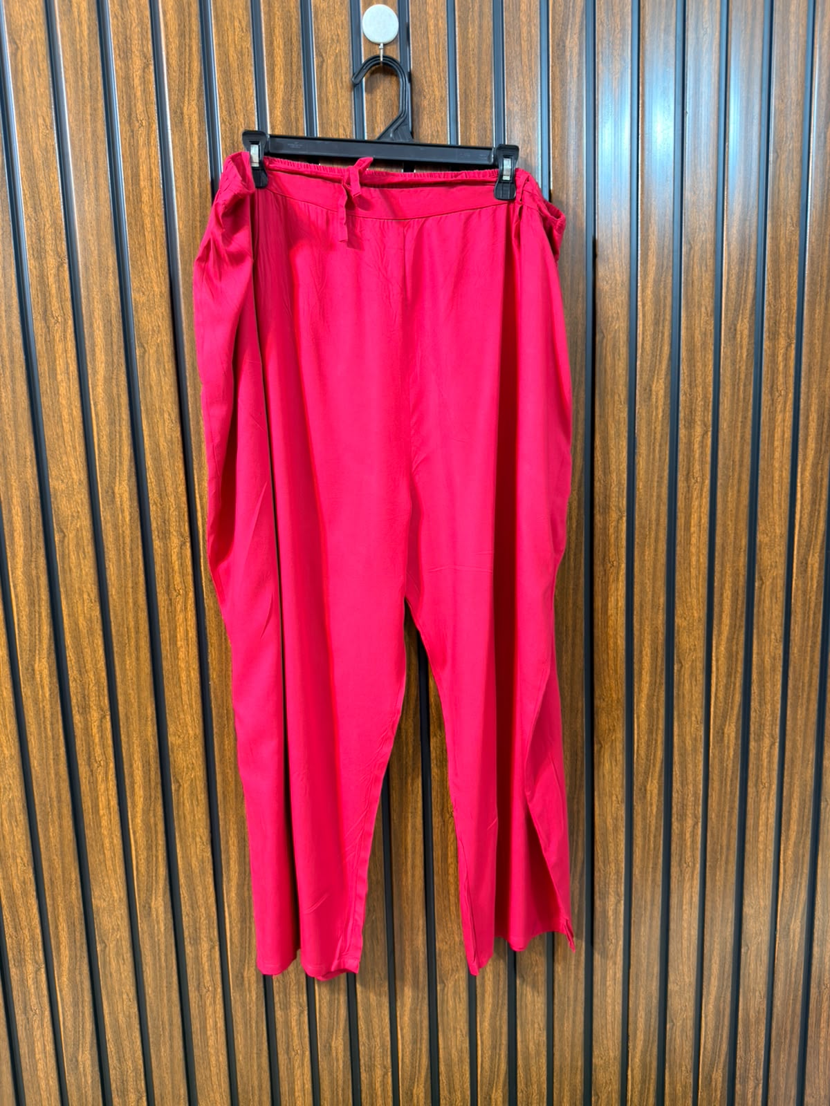 Waist 40  Length 37  Fabric linen Women’s Modern Collection Trouser