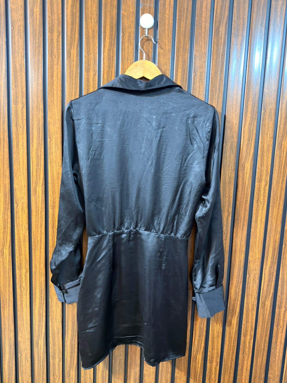 Chest 17  Length 33  Fabric Silk Branded Womens Western Long Top