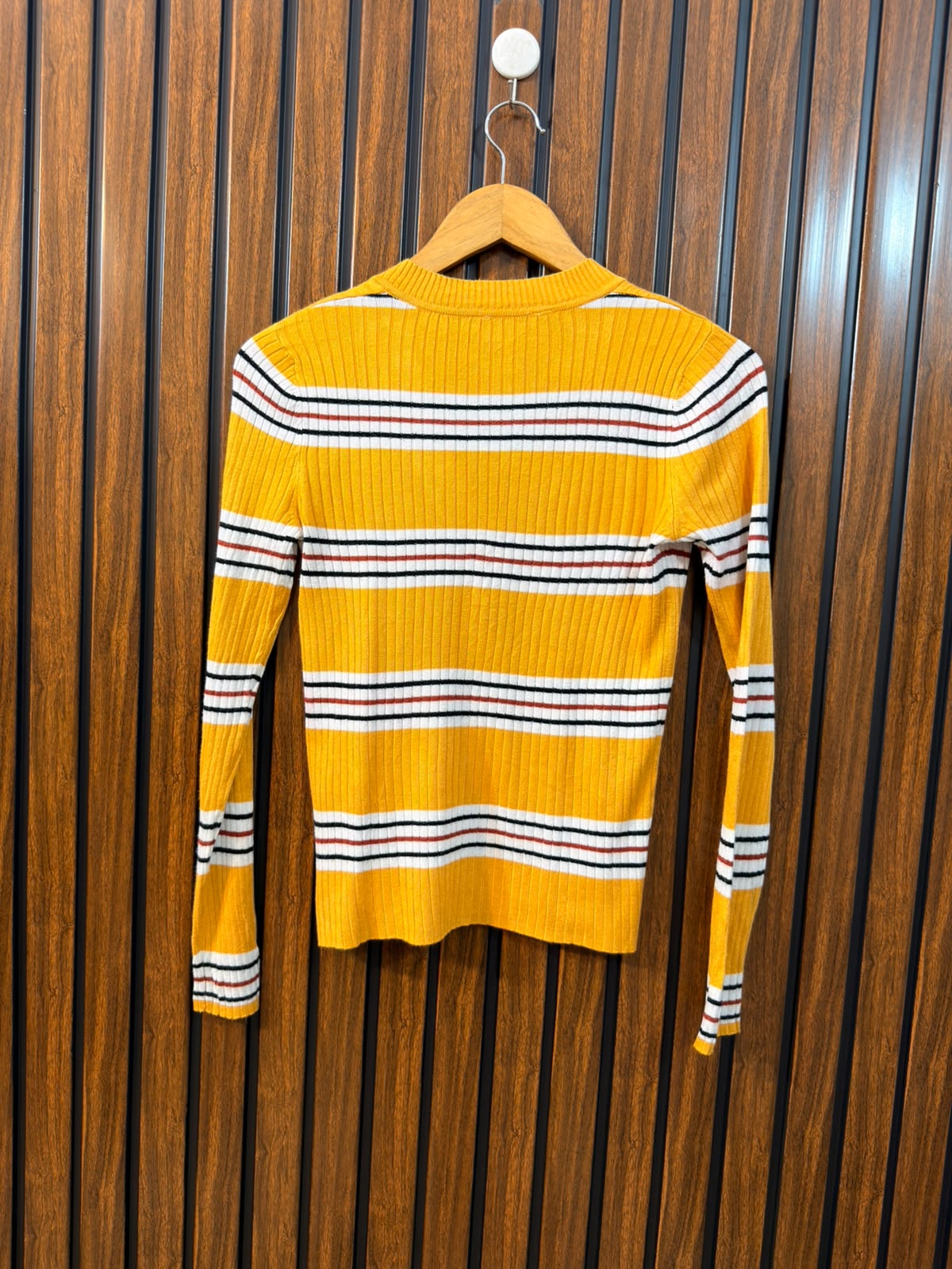 Chest 20  Length 21 Western Branded Womens Winter Wear