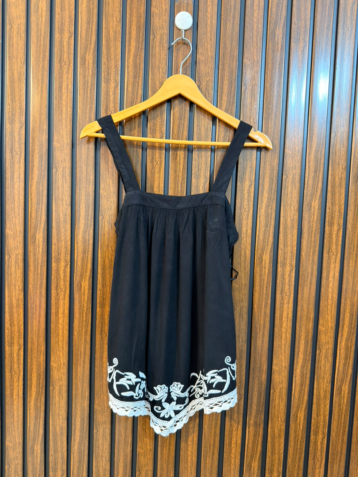 Chest 17  lenght 26  fabric Rayon Western Womens Branded Sleeveless Tops