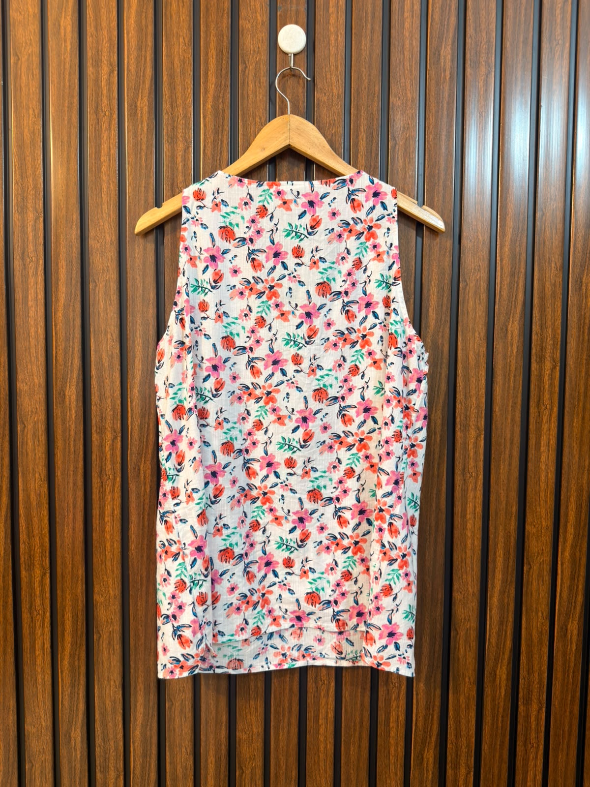 Chest 20  lenght 25  fabric linen Western Branded Womens Sleeveless Top