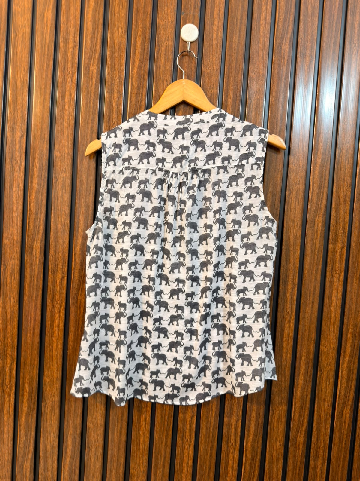 Chest 20  Length 22 To 24  Fabric Cotton Silk Western Sleevless top