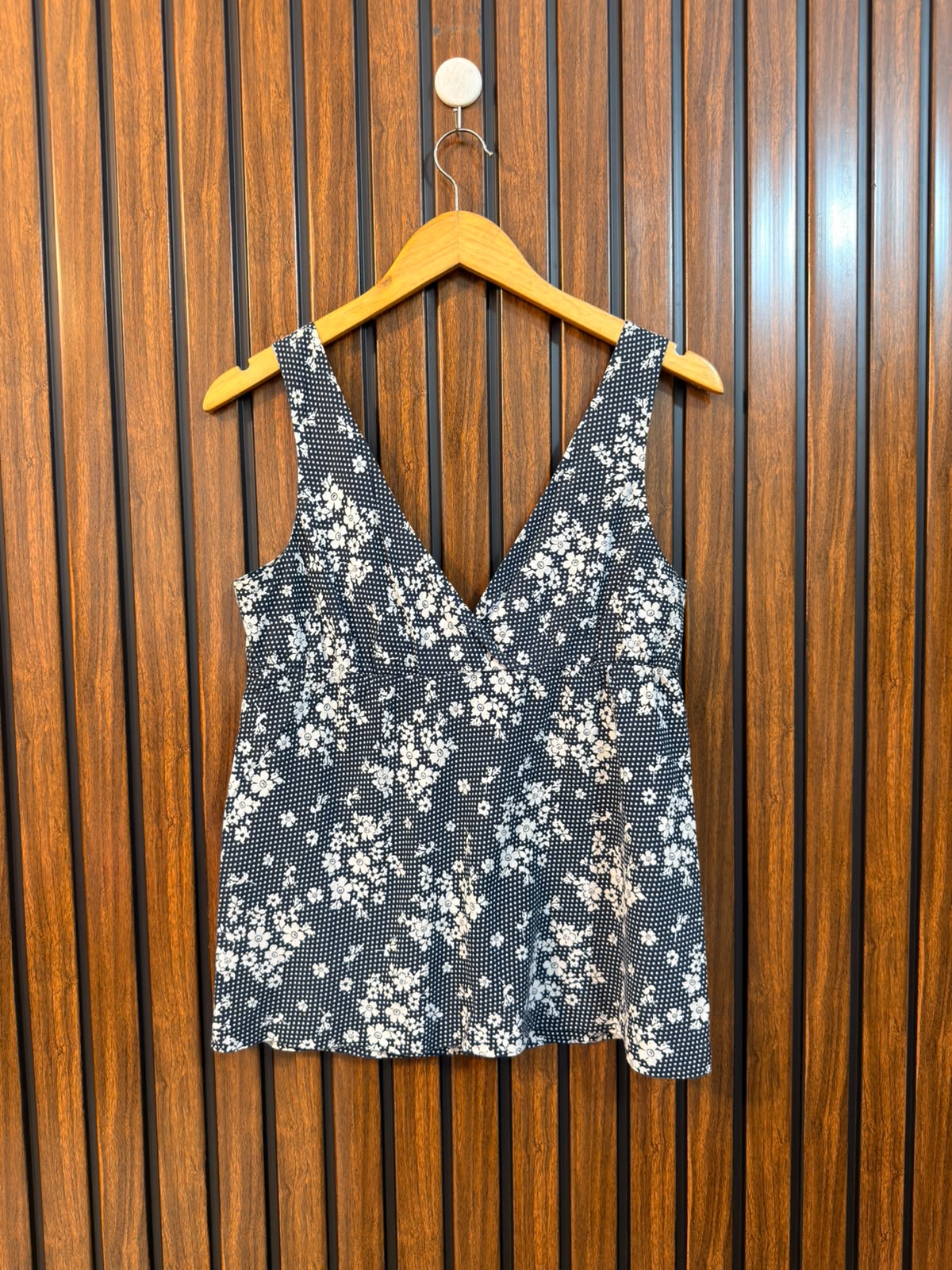 Chest 18  Length 24  Fabric linen Western Ladies Sleeveless Wear