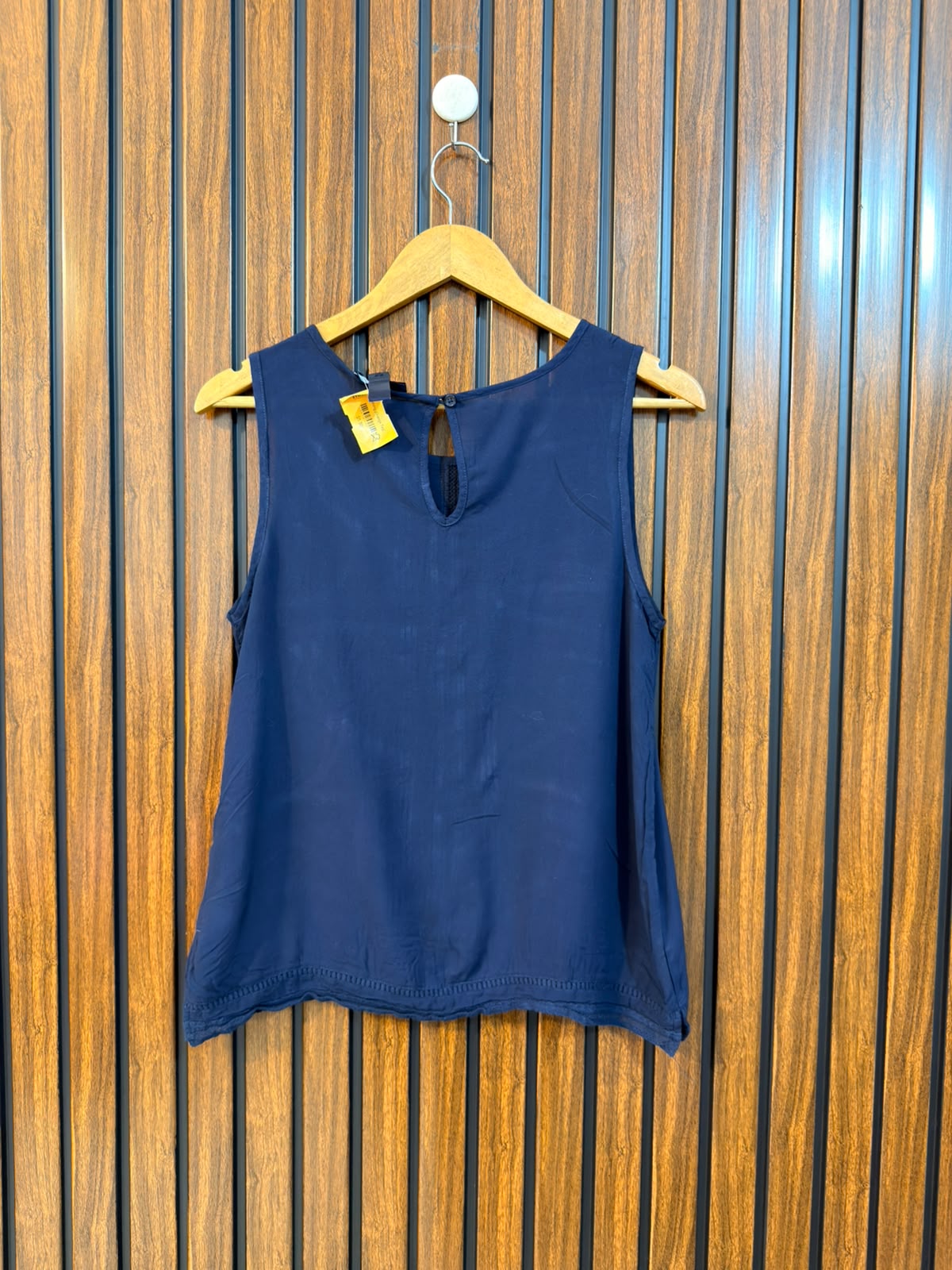 Chest 17  lenght 22  fabric linen Western Ladies Sleeveless Tops