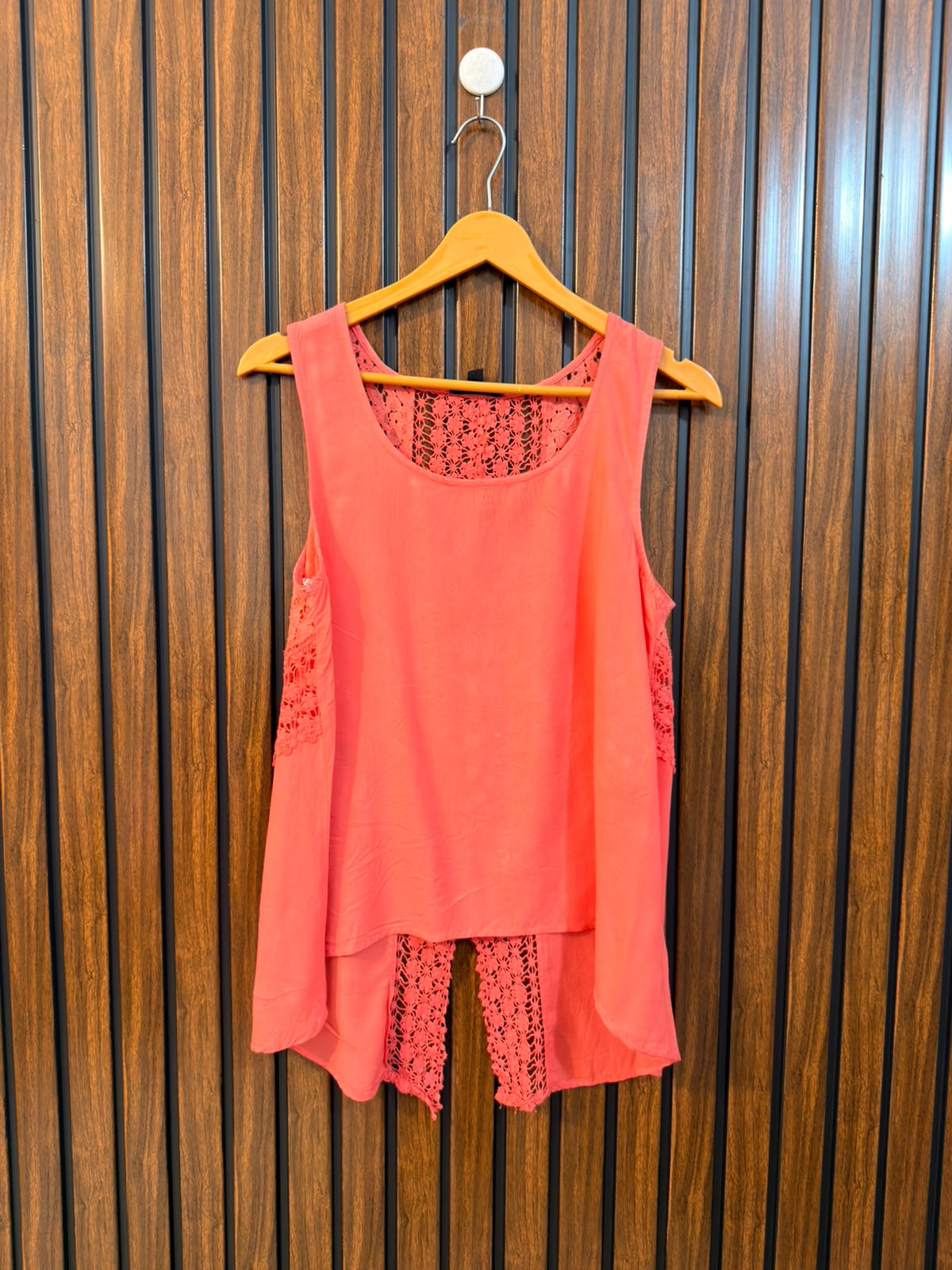 Chest 17  Length 22 to 27  Fabric linen Branded Womens Sleeveless Wear