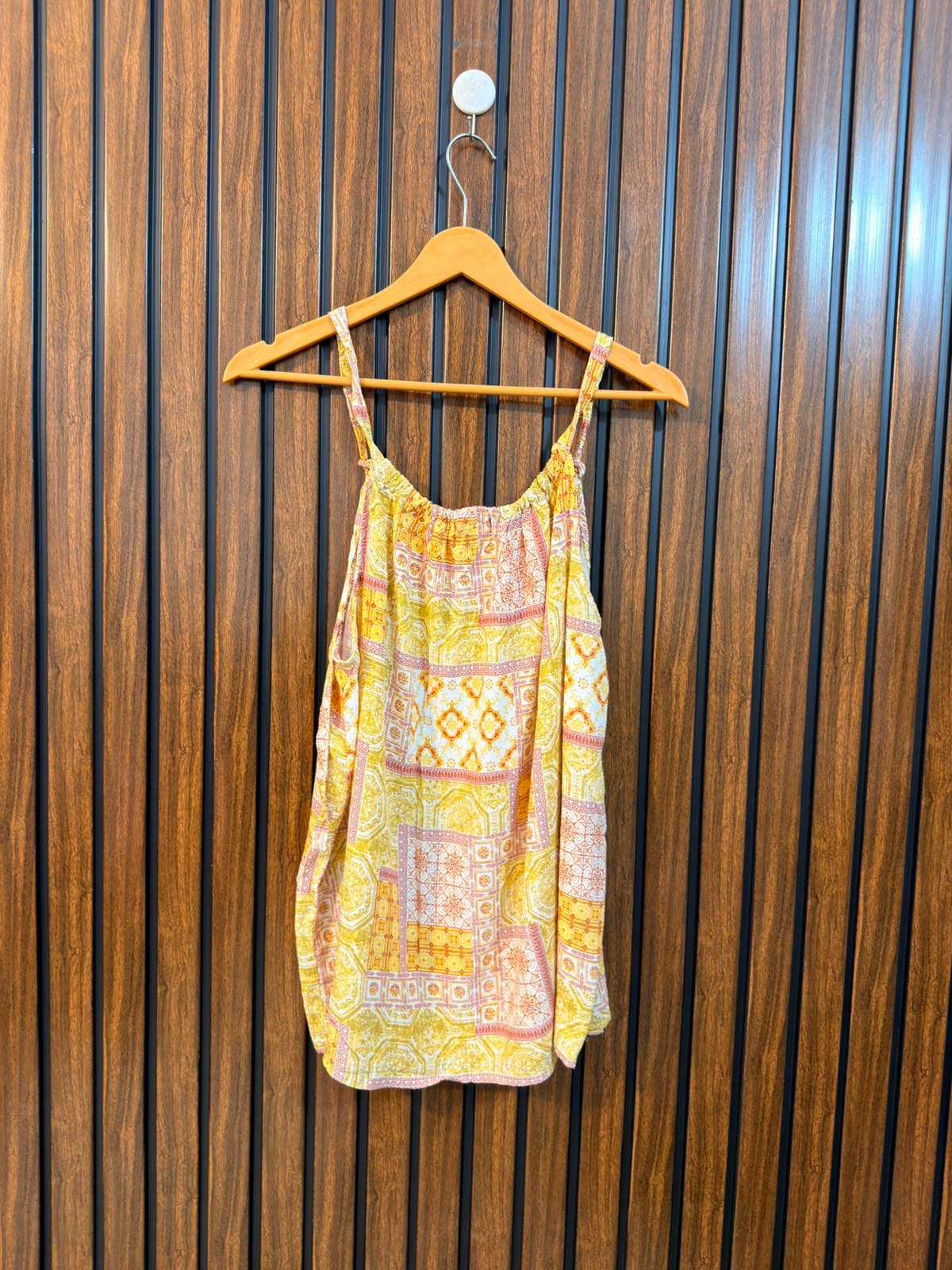 Chest 21  Lenght 25  Fabric Linen Womens Branded Sleeveless Top